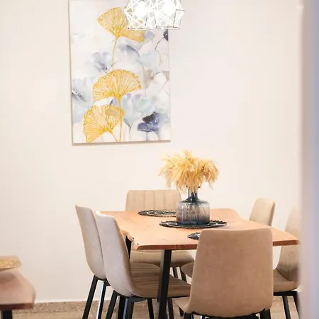 Kypris Center Flat In Island شقة *